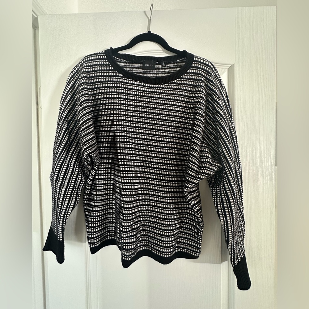 Cyrus Black and White Pattern Stripe Sweater Size M Dolman Sleeves